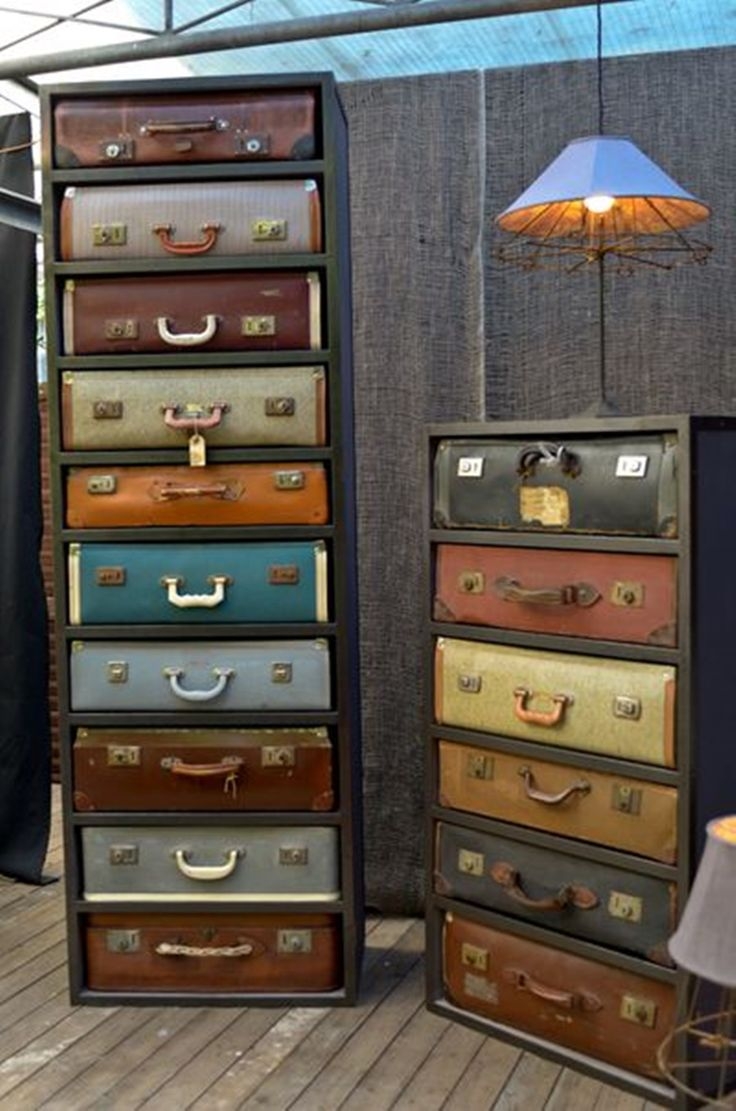 Vintage storage. Чемодан в интерьере. Старые чемоданы в интерьере. Ретро чемоданы в интерьере. Мебель из старых чемоданов.