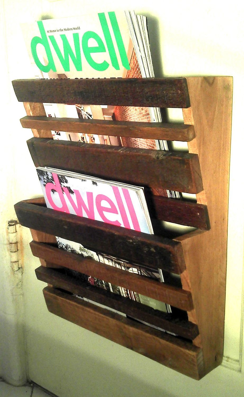 Woodworking plans wall-mounted magazine rack