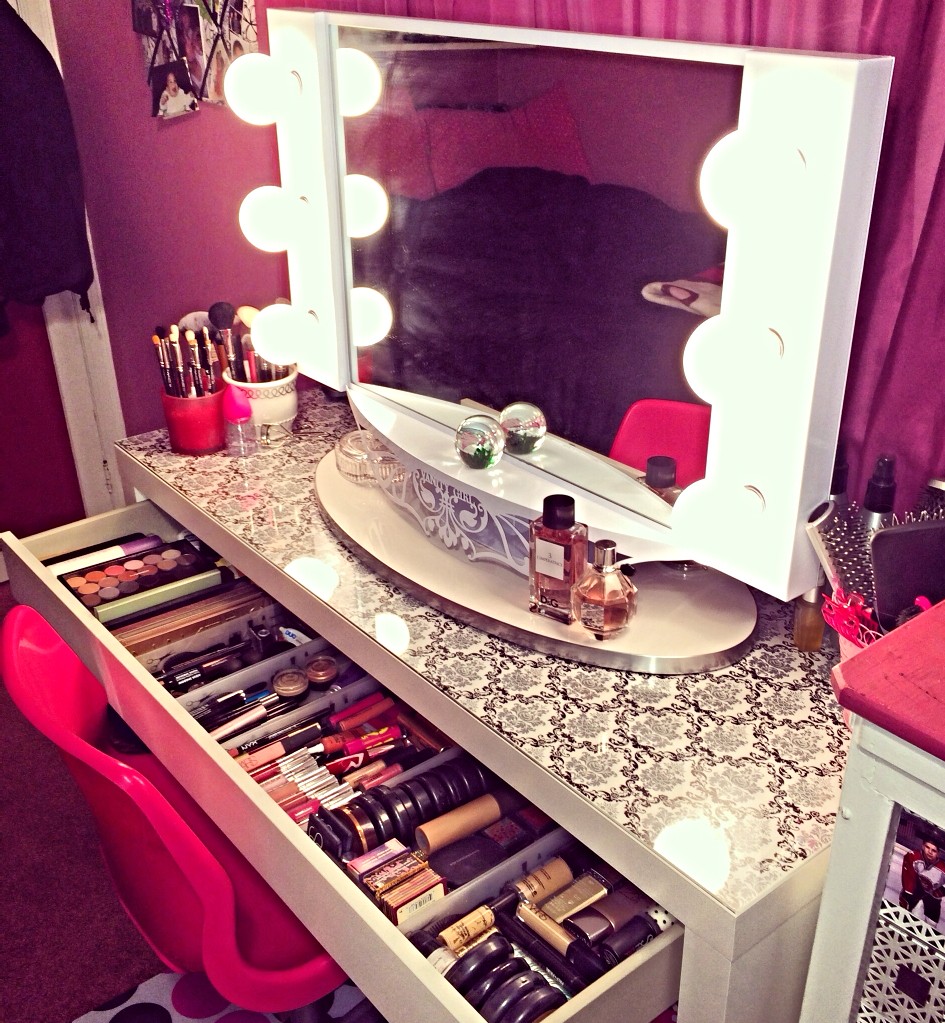 50 Best Makeup Vanity Table With Lights Ideas On Foter