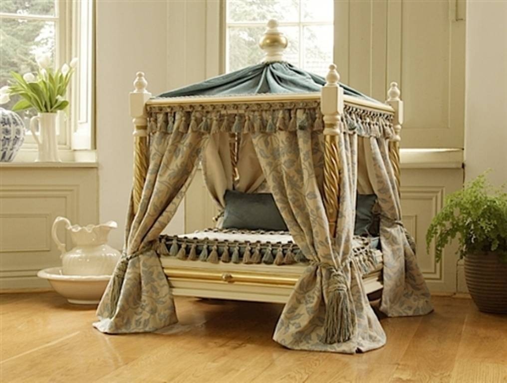 Four poster cat store bed