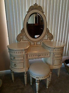 Pulaski joliette bedroom vanity set