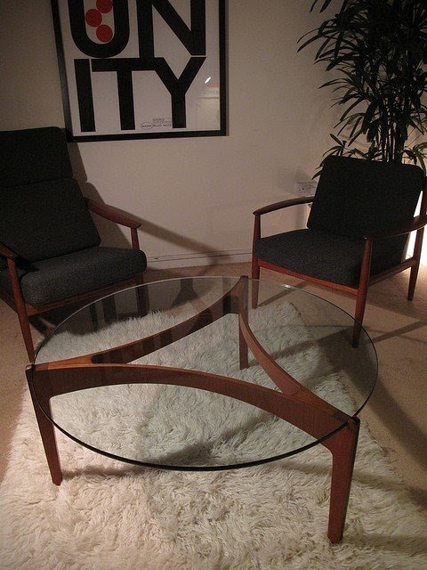 Round wood and glass coffee table 3