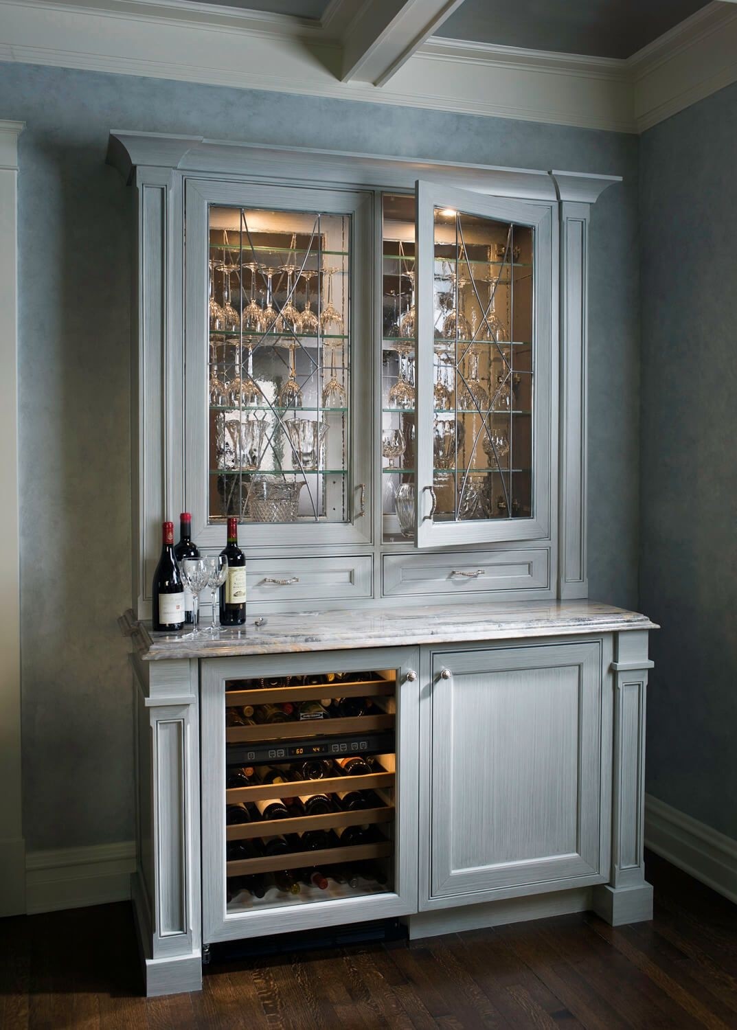 Wine discount cooler armoire