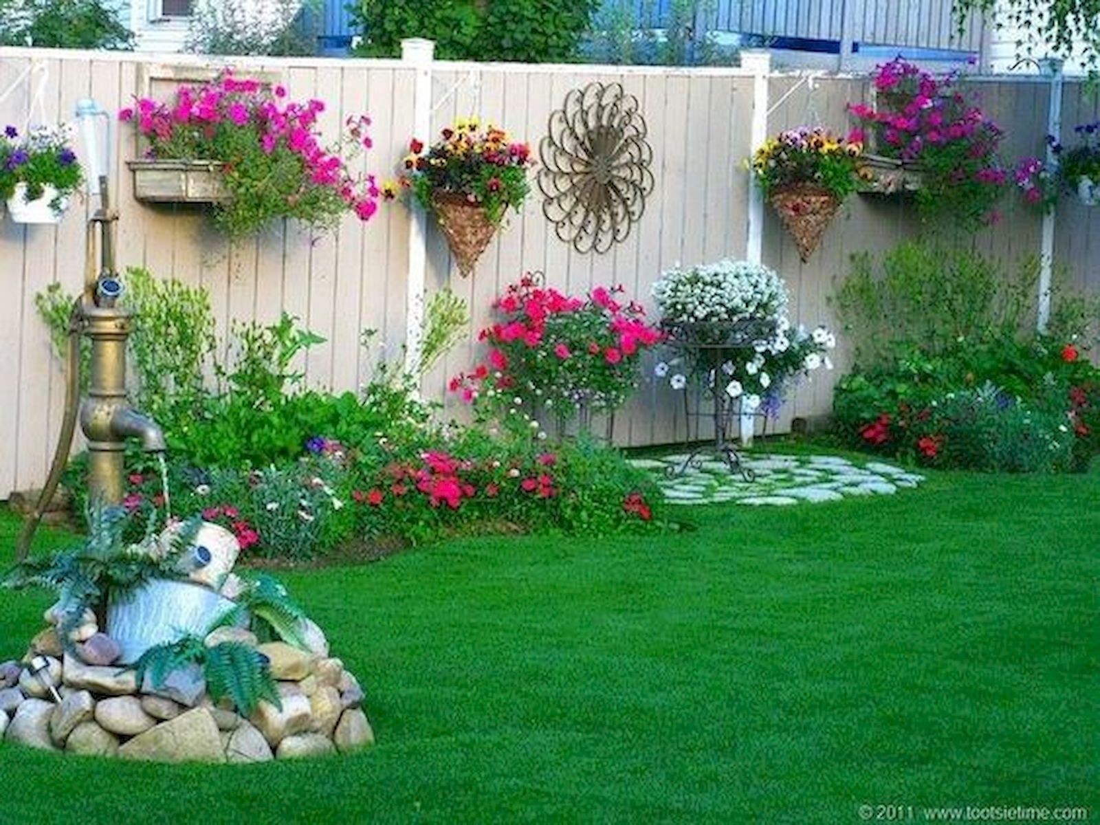 Outdoor Garden Wall Decor Ideas