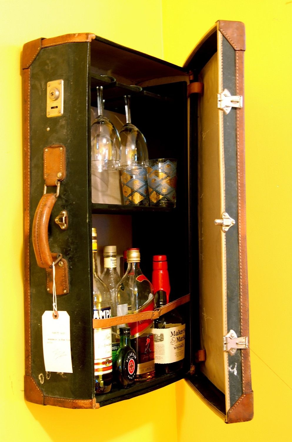 Bar cabinet with lock