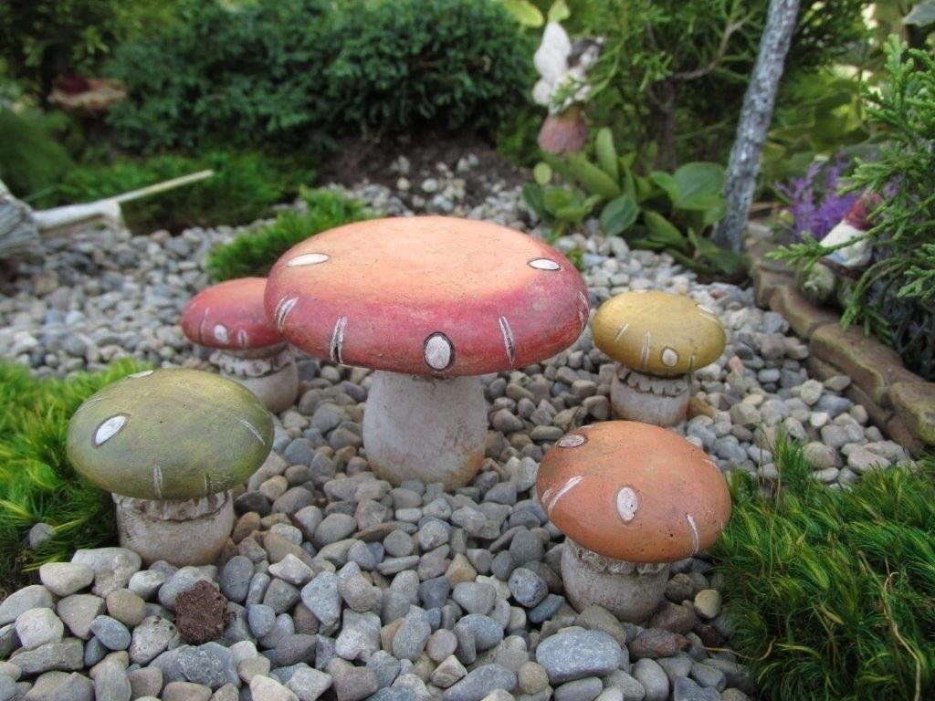 Fairy Garden Mushroom Table With 4 Stools