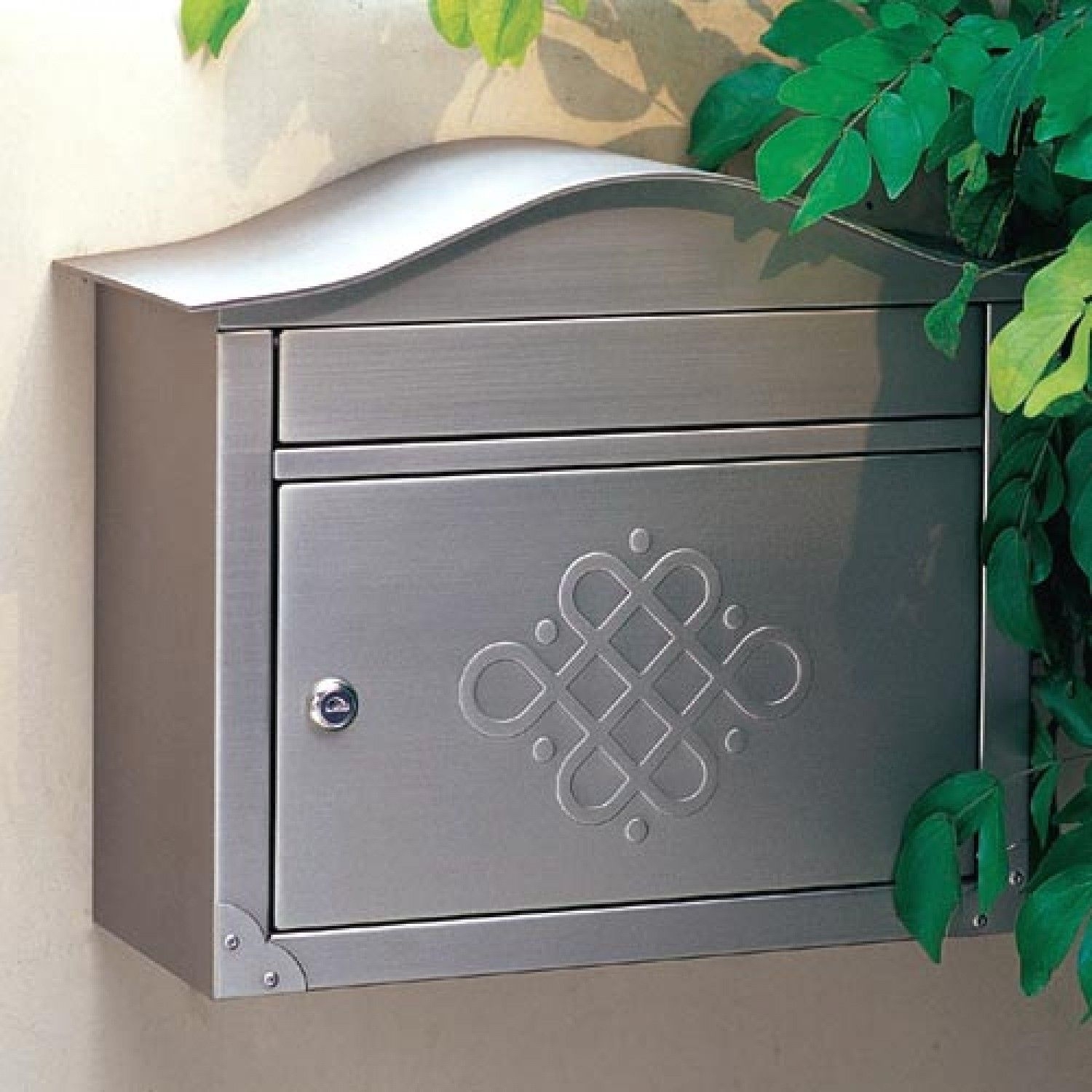 Locking wall mount mailboxes 16