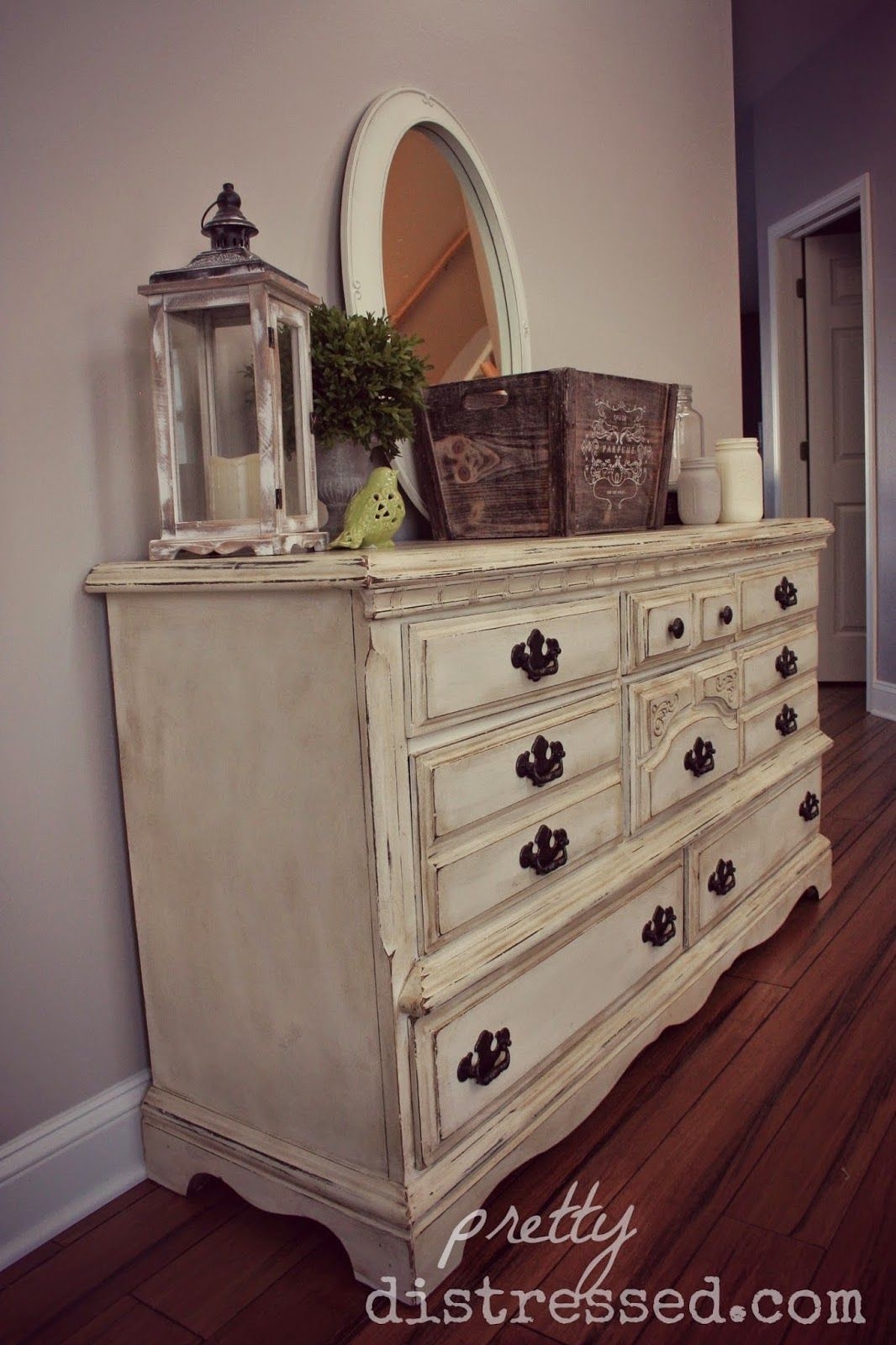 Distressed White Bedroom Furniture 