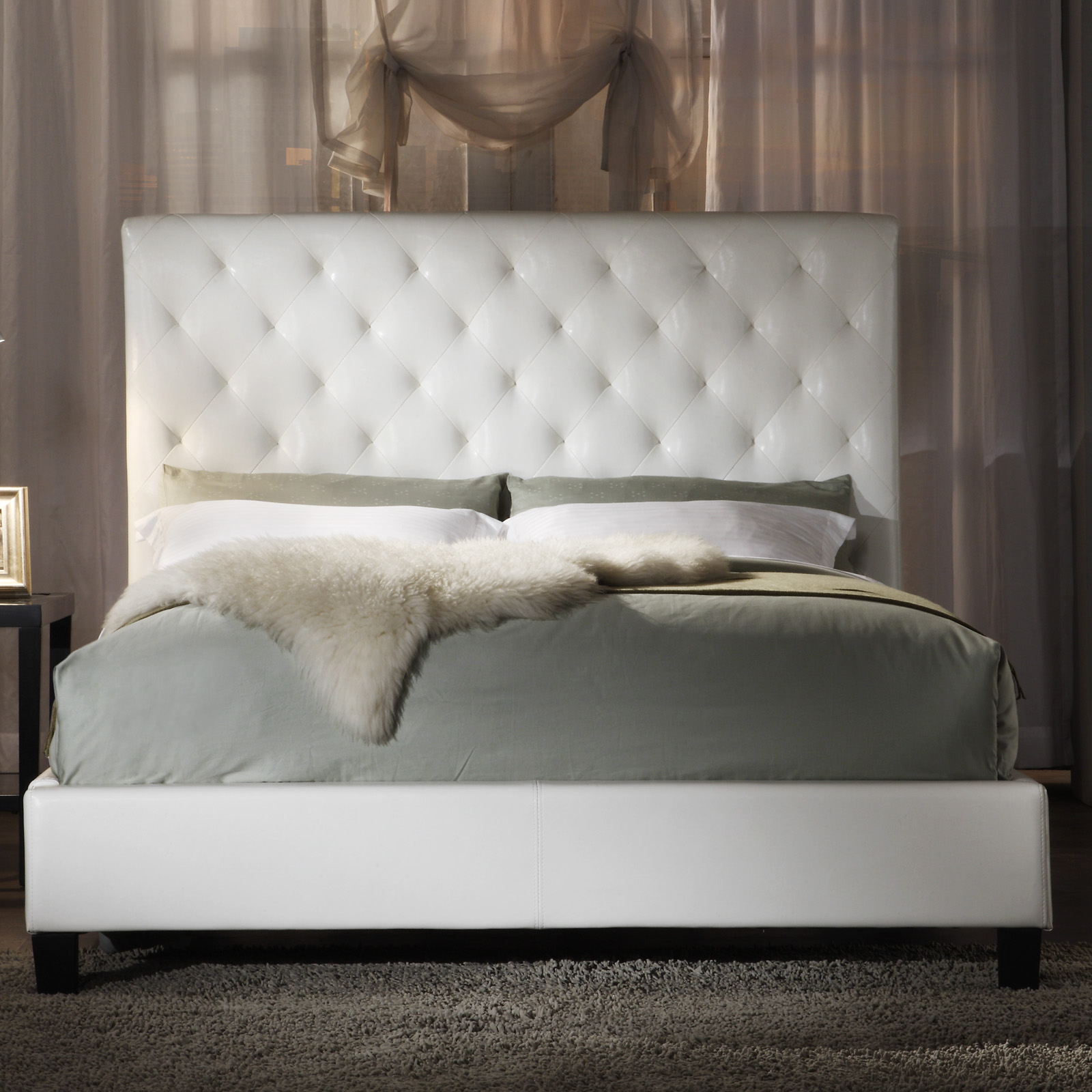 Sophie Tufted White Faux Leather Queen Size Platform Bed