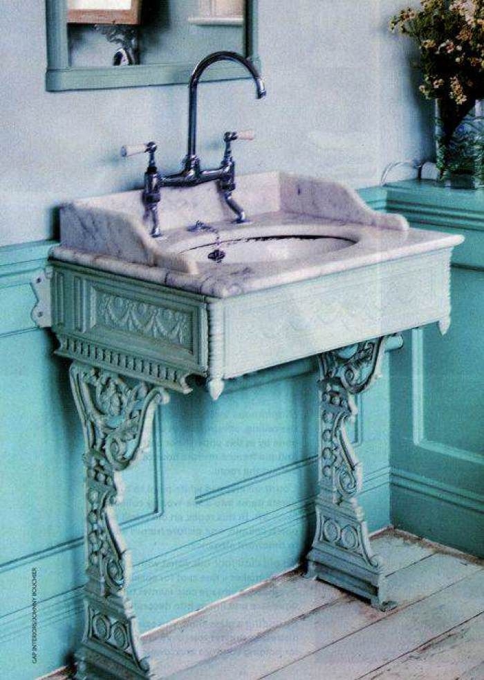 Unique pedestal sinks