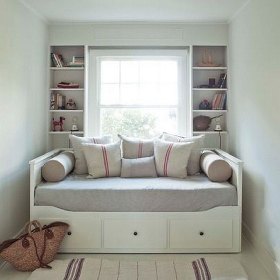 Daybed with drawers