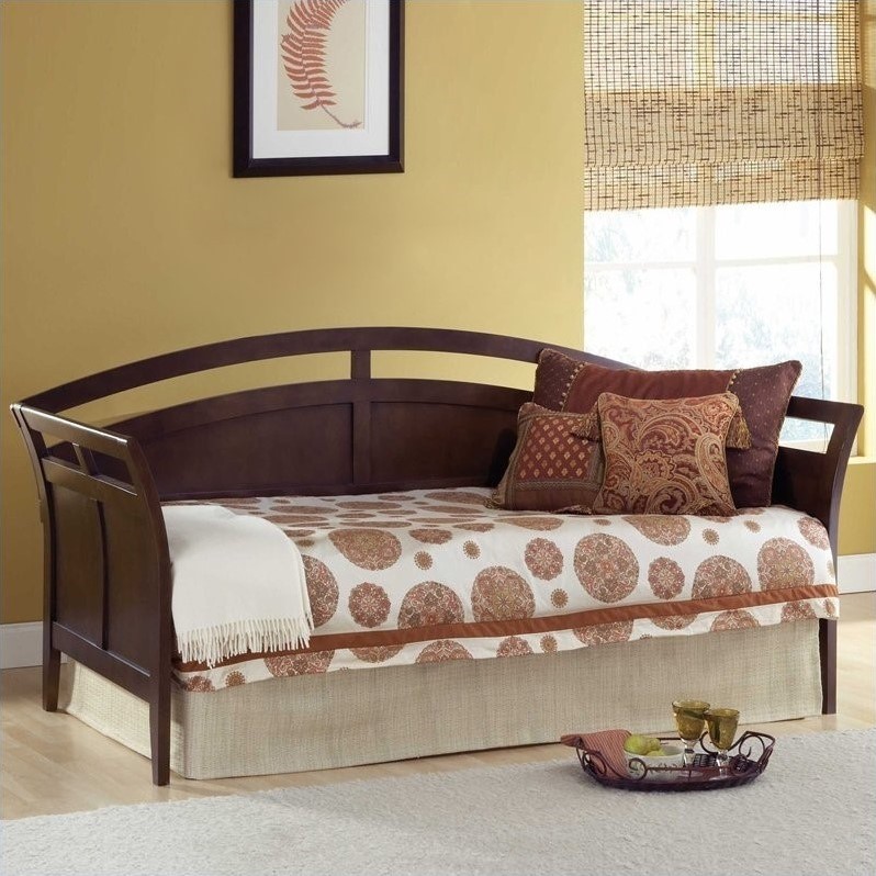 Daybed with rising trundle