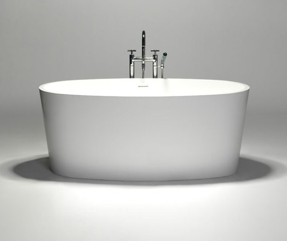 Freestanding corner bathtub 18