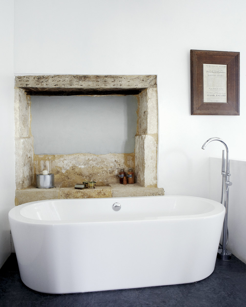 Freestanding corner bathtub 6