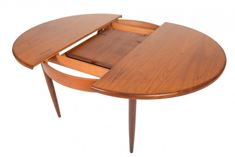 Round dining table with butterfly leaf