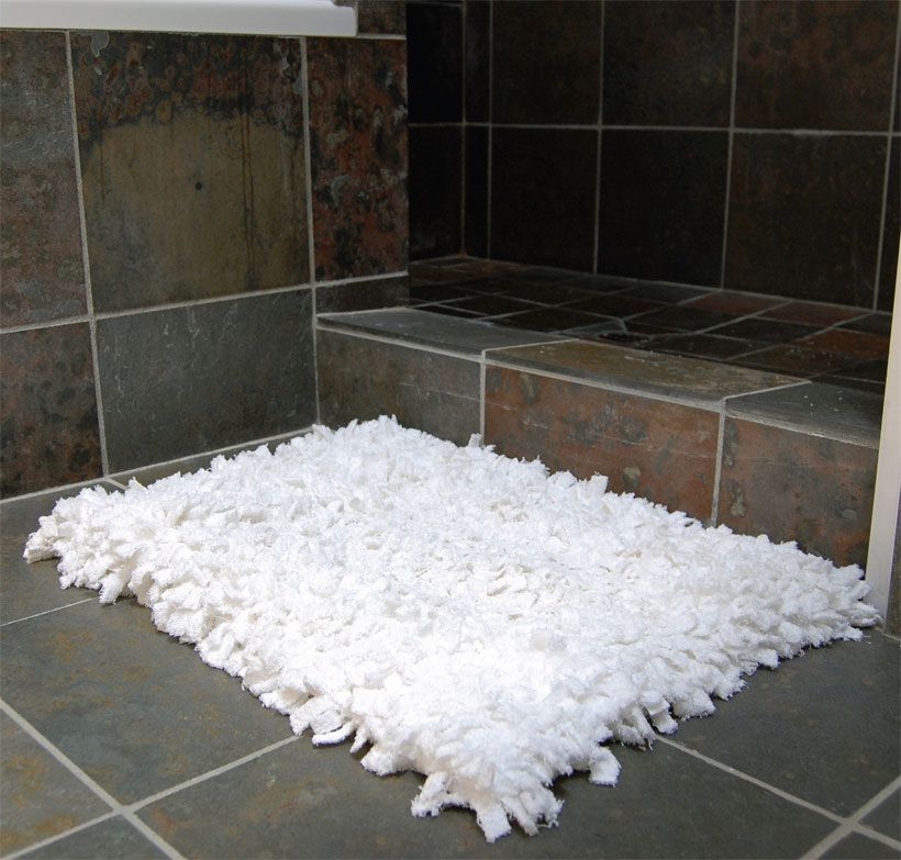 LEEVAN Faux Wool Bath Rug Shaggy Absorbent Soft Cozy Bathroom Door Mat Cute Pom Pom Fringe Non-Slip Oval Small Floor Carpet Decorative Machine Washable 20x30-Beige 