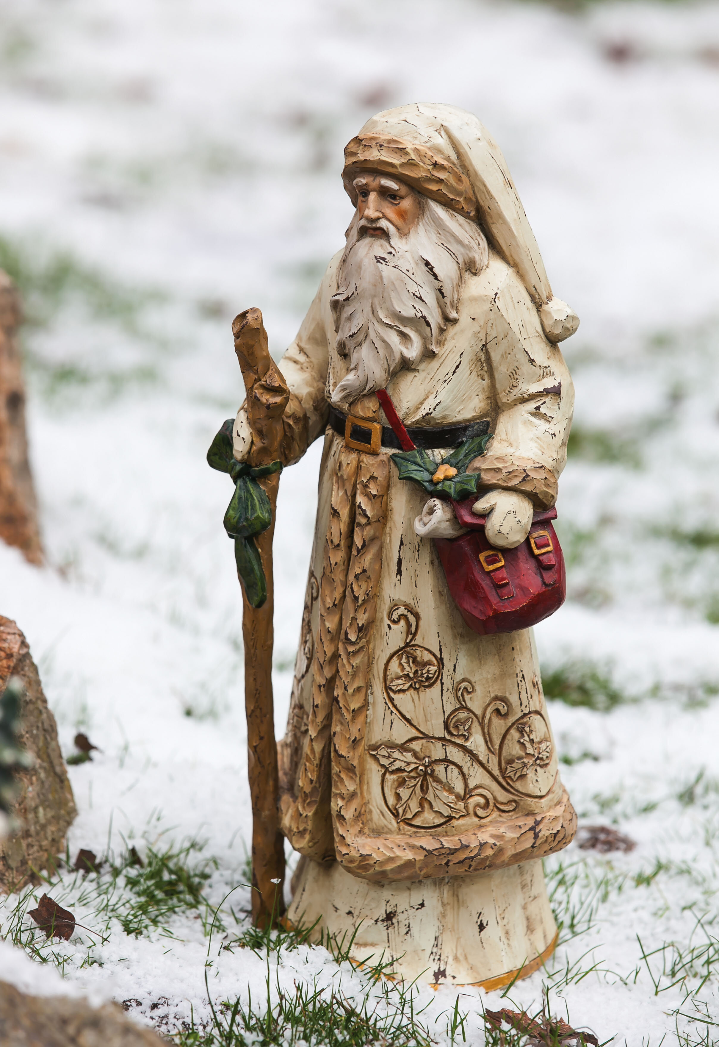 Take a look at this gold overcoat santa figurine by