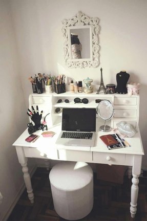 https://foter.com/photos/261/vanity-bedroom-set.jpg?s=pi
