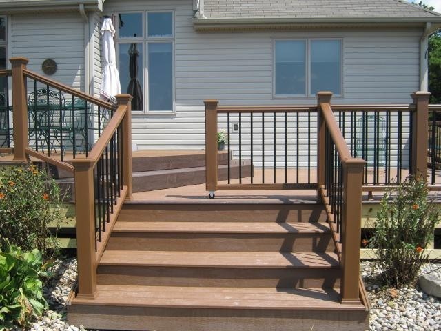 Extra wide outlet deck gate