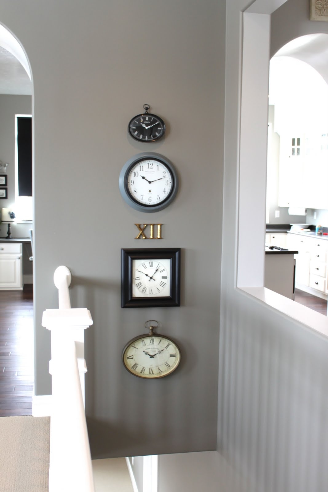 long wall clocks        
        <figure class=