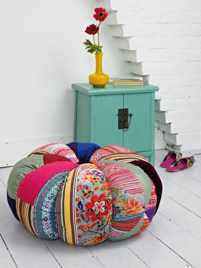 Love this floor pillow and its easy to make from