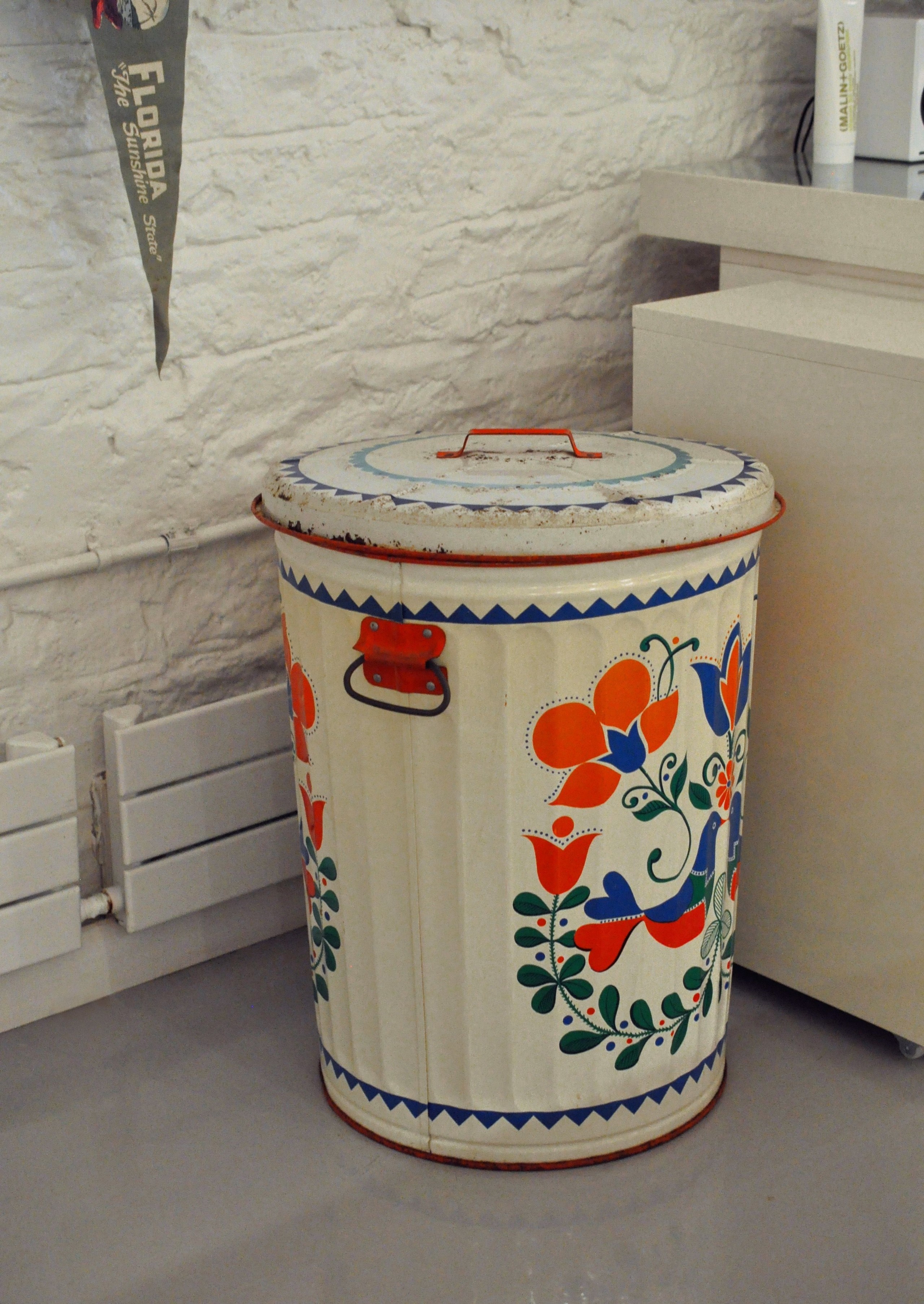 10 Gallon Hand Painted Decorative Trash Can Garbage Can 