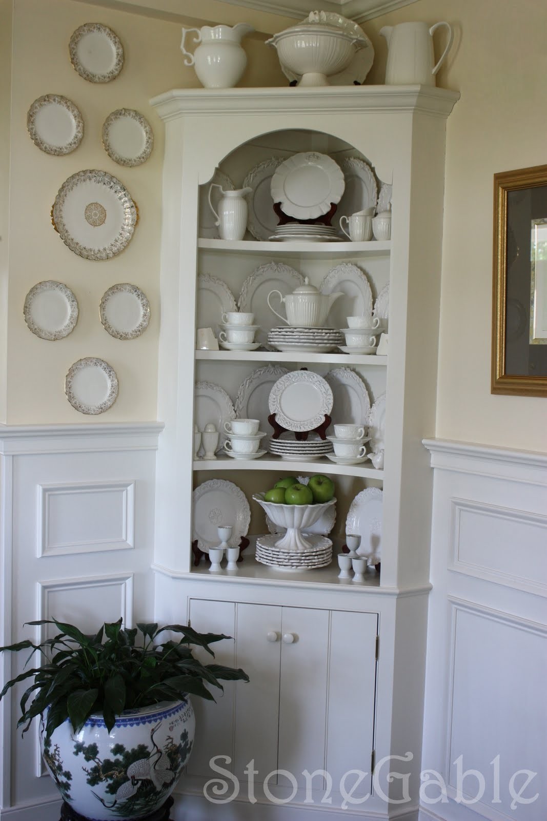 corner hutch dining room