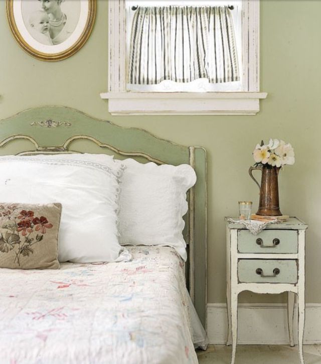 Vintage style bedroom furniture sets
