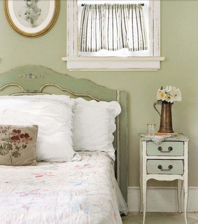 vintage bedroom furniture