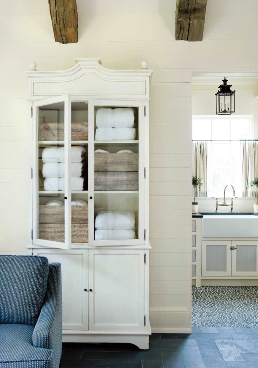 White linen cabinet for bathroom