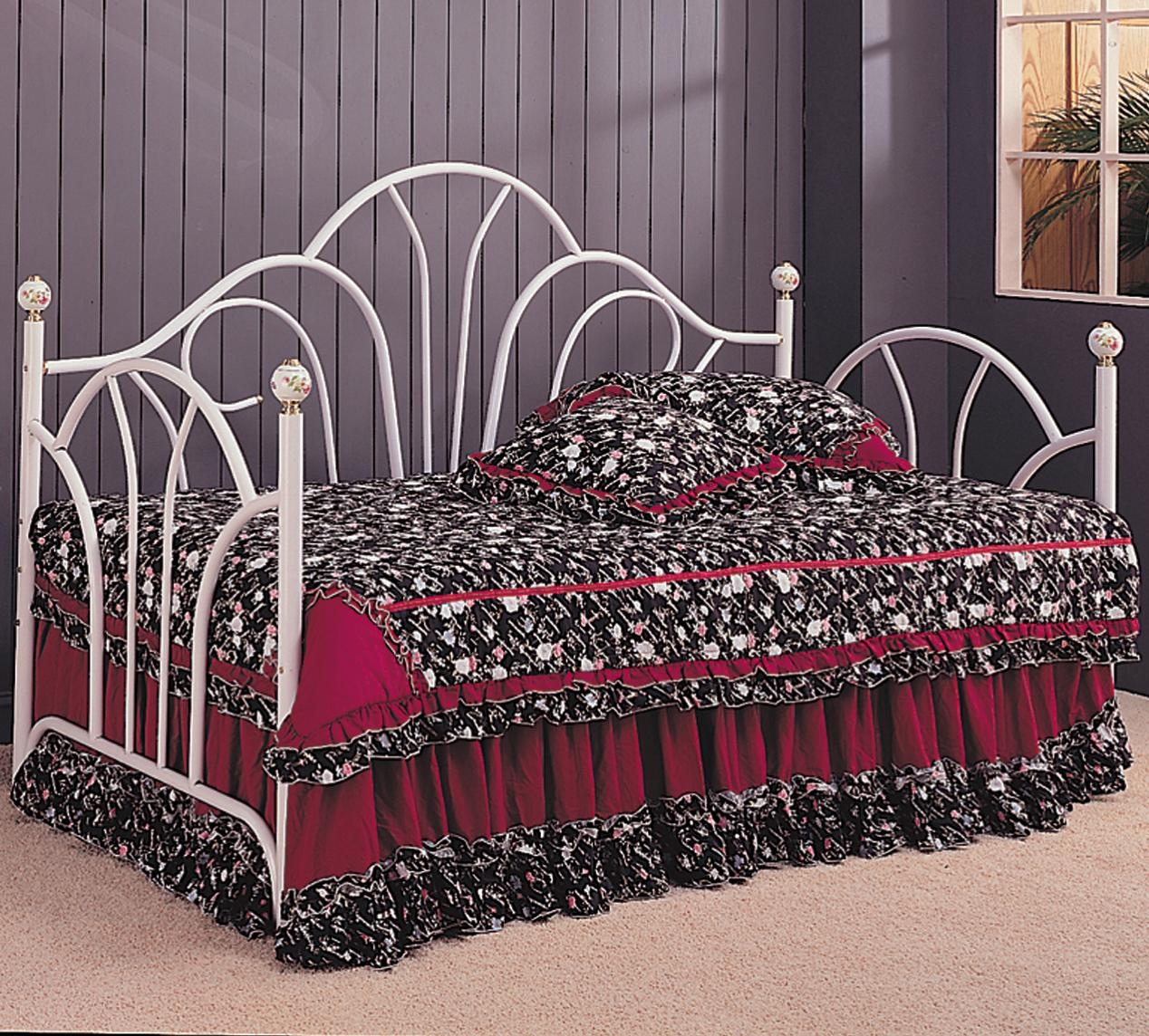 White metal trundle daybed