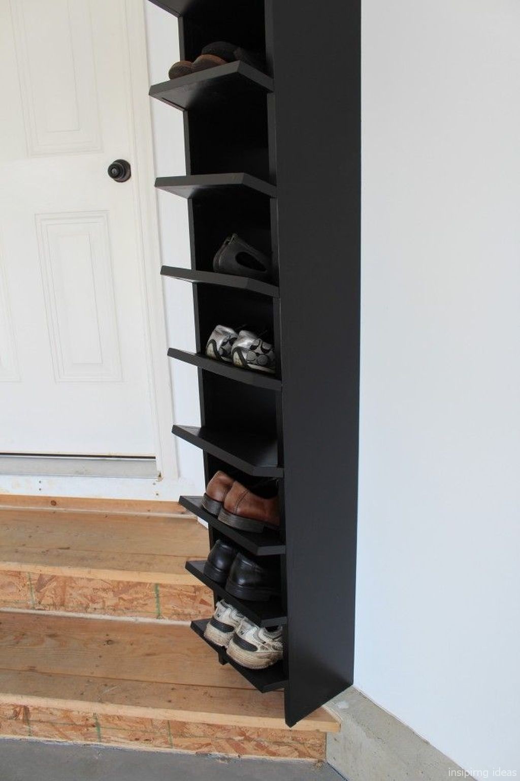 closed shoe cabinet