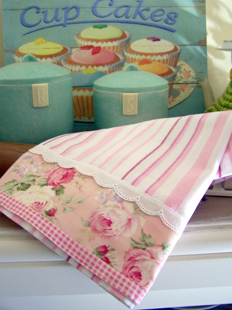 Floral hand towels 25