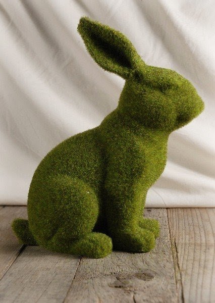 Straw Topiary Rabbit – Denchfield Nursery, Inc.