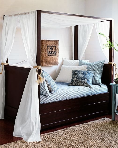 Daybed canopy