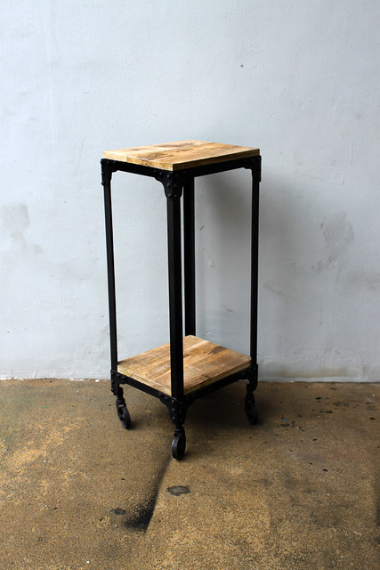 End table on wheels