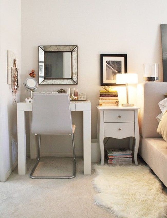 Small 2024 vanity bedroom