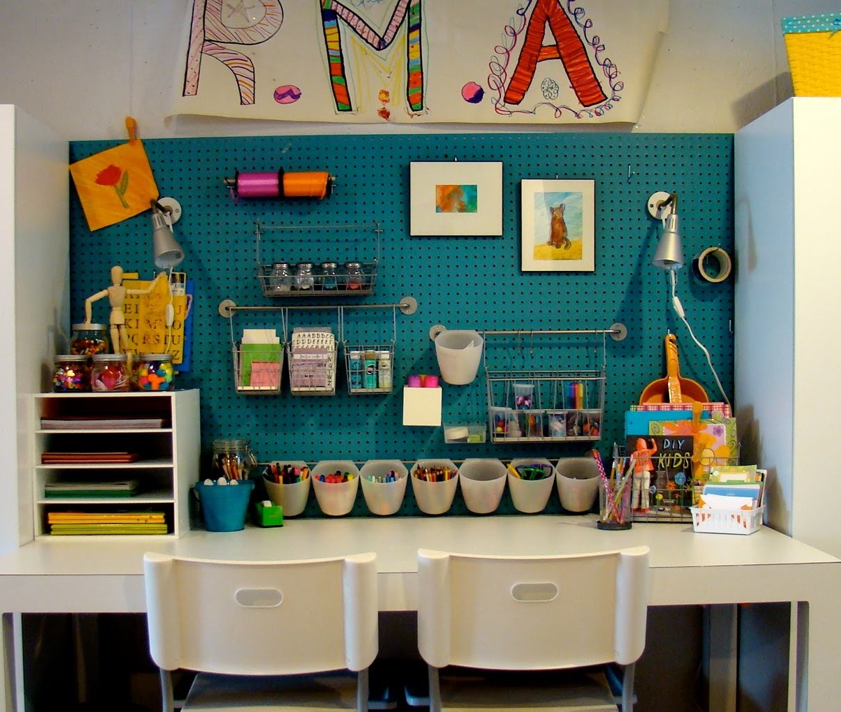 Kids art table with storage 4