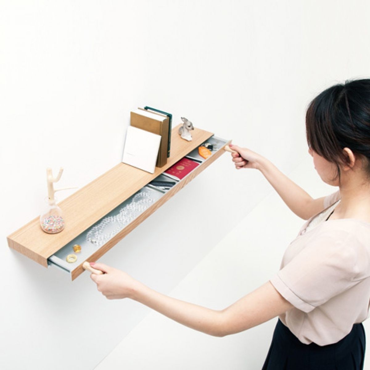 Wall mounted shelf with drawer