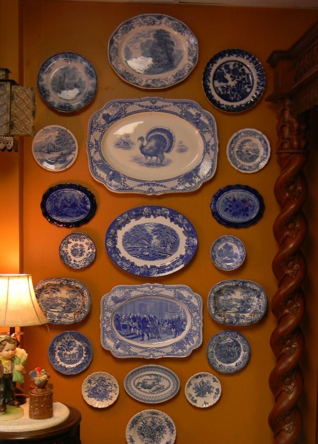 Decorative plates to hang on wall