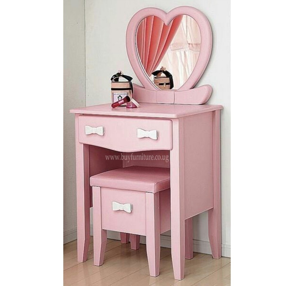 girl vanity table with mirror