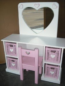 girls dressing table and chair