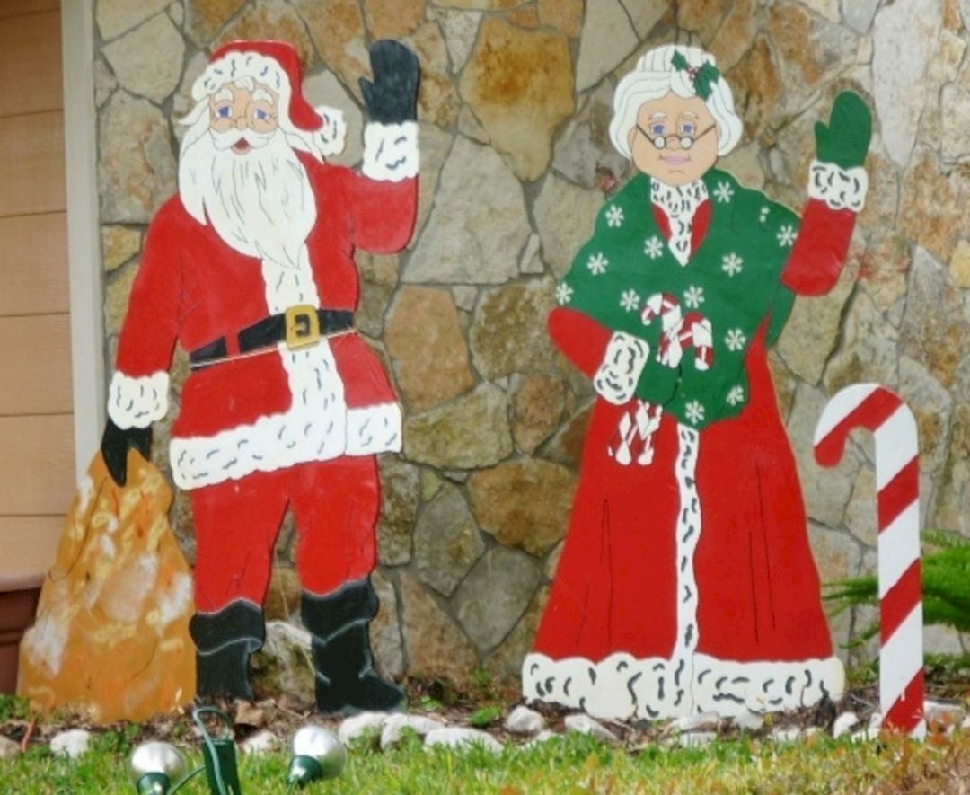 Outdoor santa claus figures