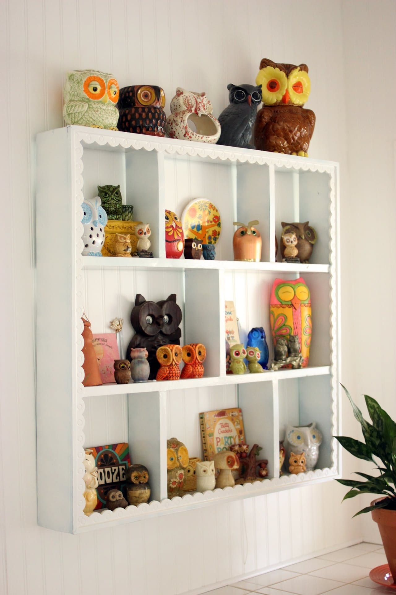 Wall display cabinet