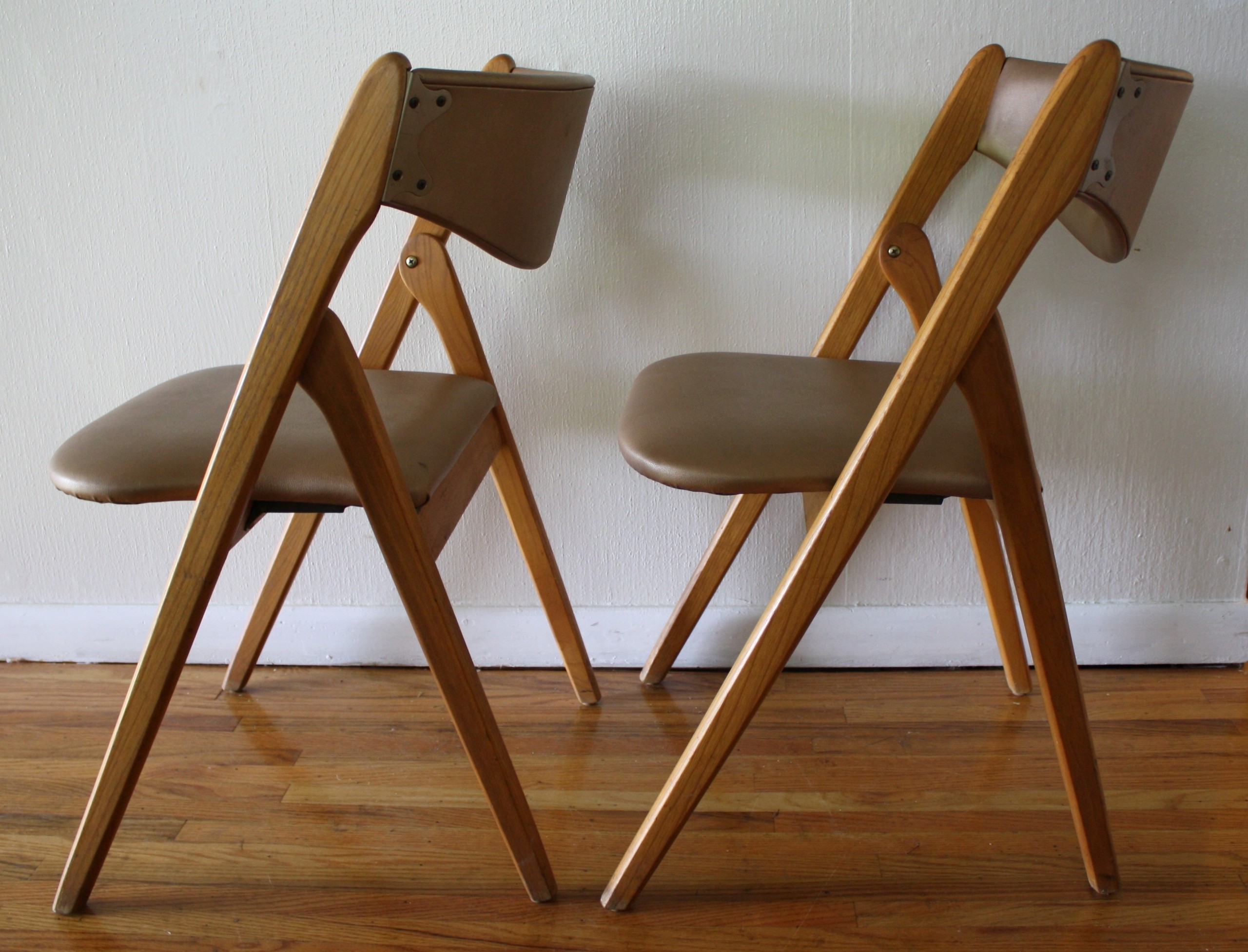 Use Vintage Folding Chairs For Dining Room