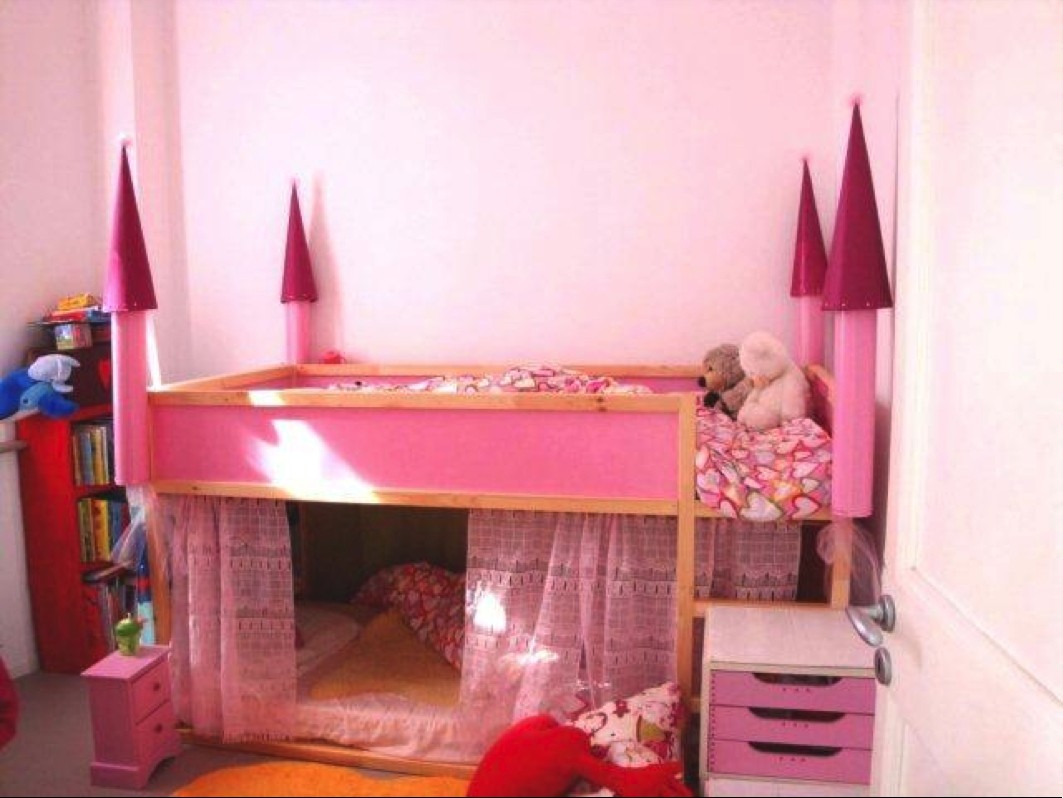 Great princess theme bed for a little girls room