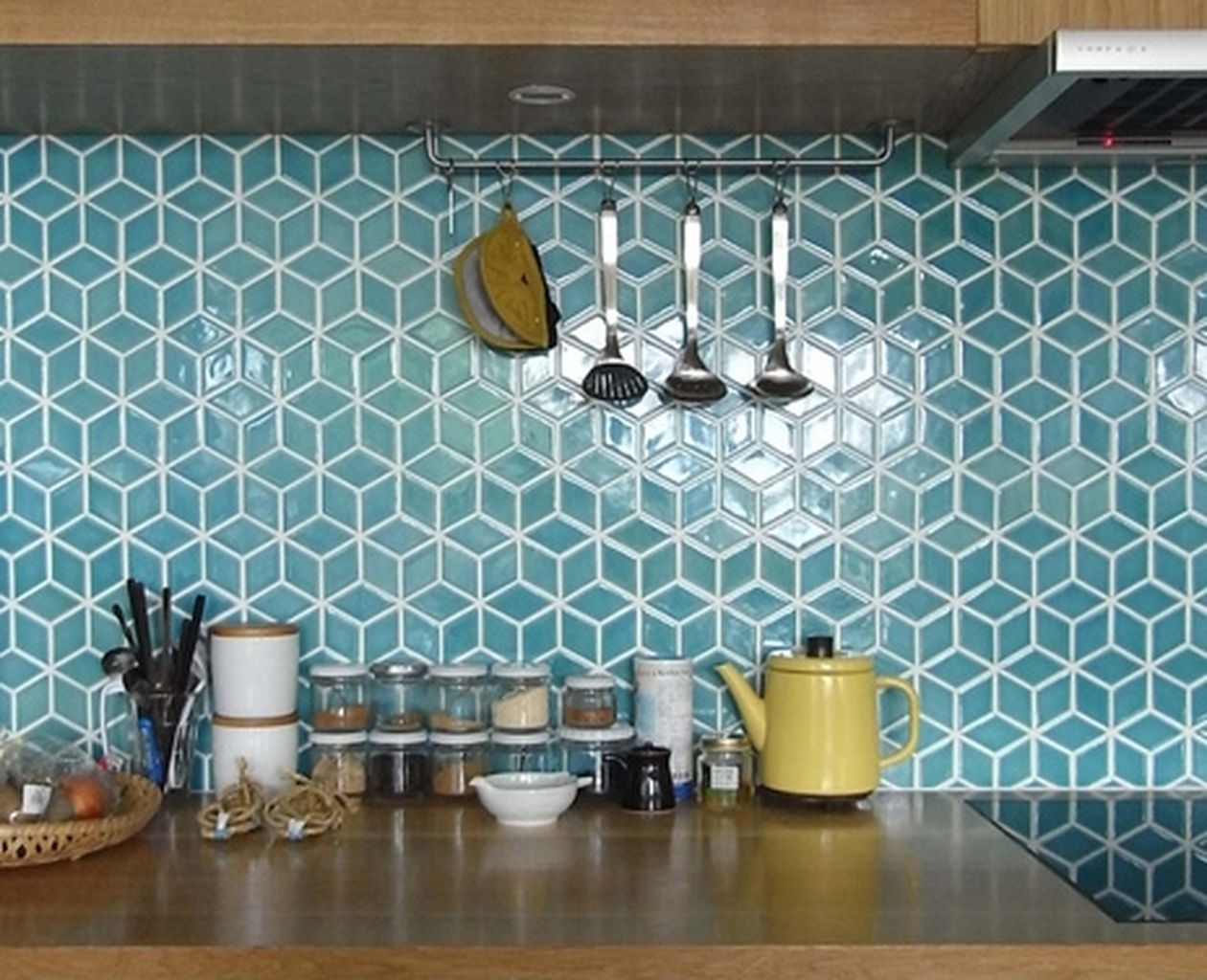 Hexagon backsplash tile