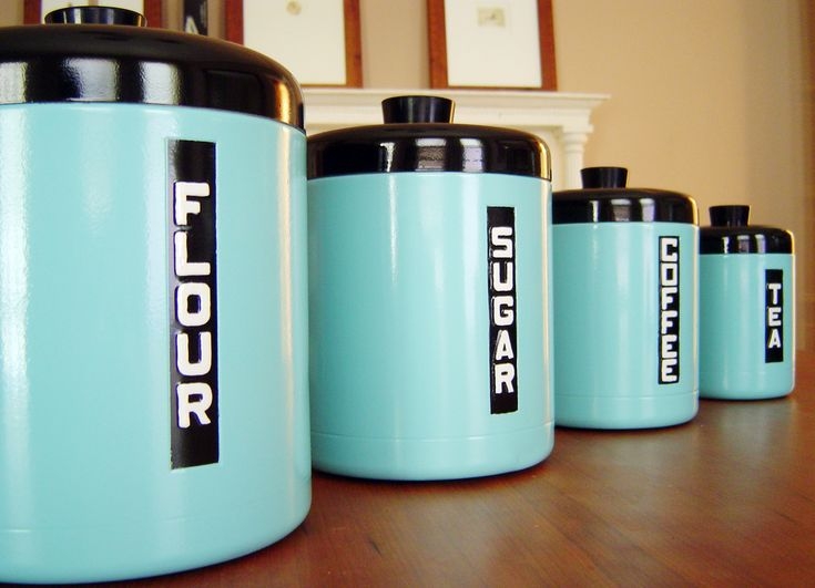 Metal canisters
