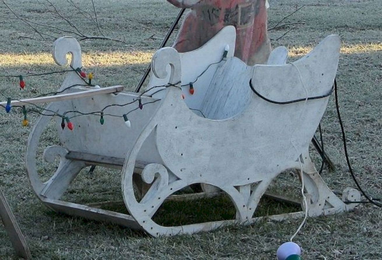 Outdoor santa sleigh 1