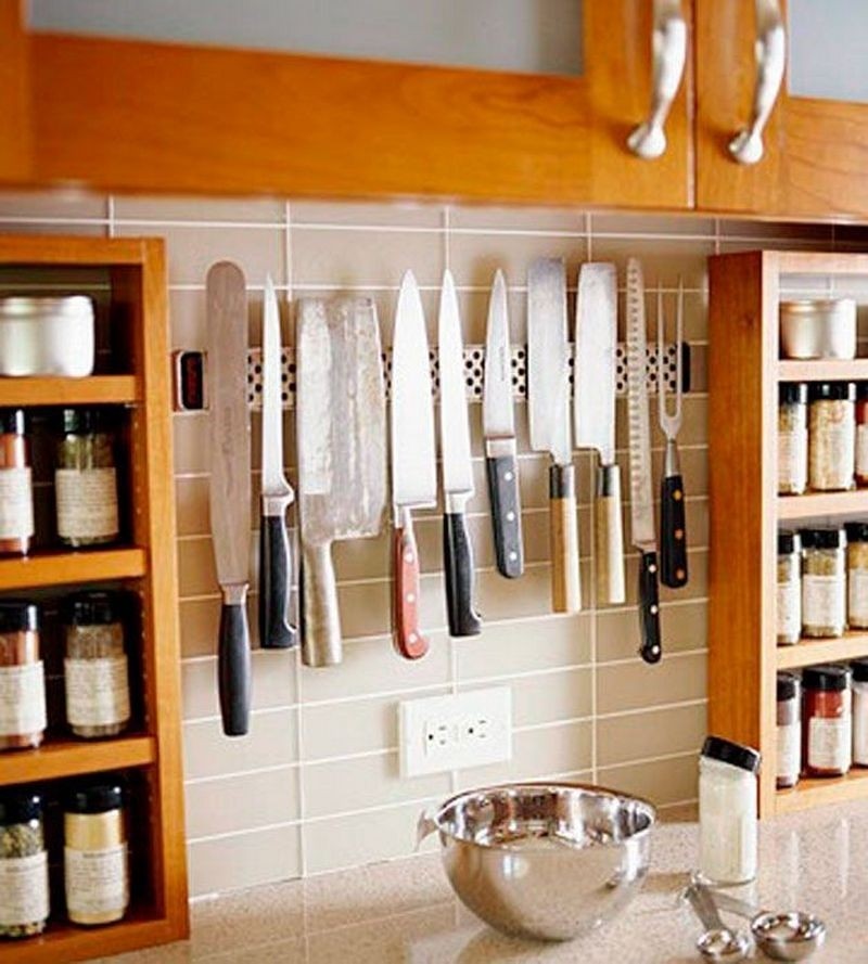 Kitchen utensil hanger